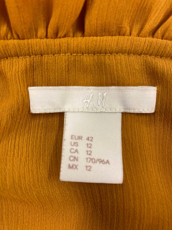 „Detailaufnahme Rüschenkragen Vintage Bluse sonnengelb H&M“