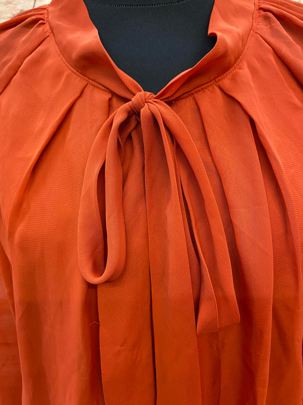 „Vintage Damenbluse orangerot Schluppenkragen leicht transparent elegant“