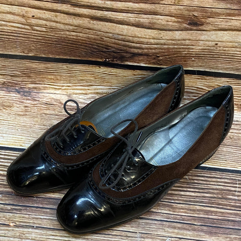 Vintage Schnürschuhe in Schwarz und Braun von oben