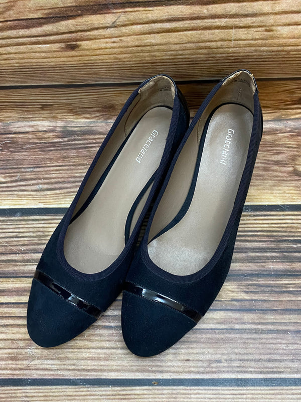 „Elegante schwarze Vintage Pumps Damen mit Lackdetail vorne“