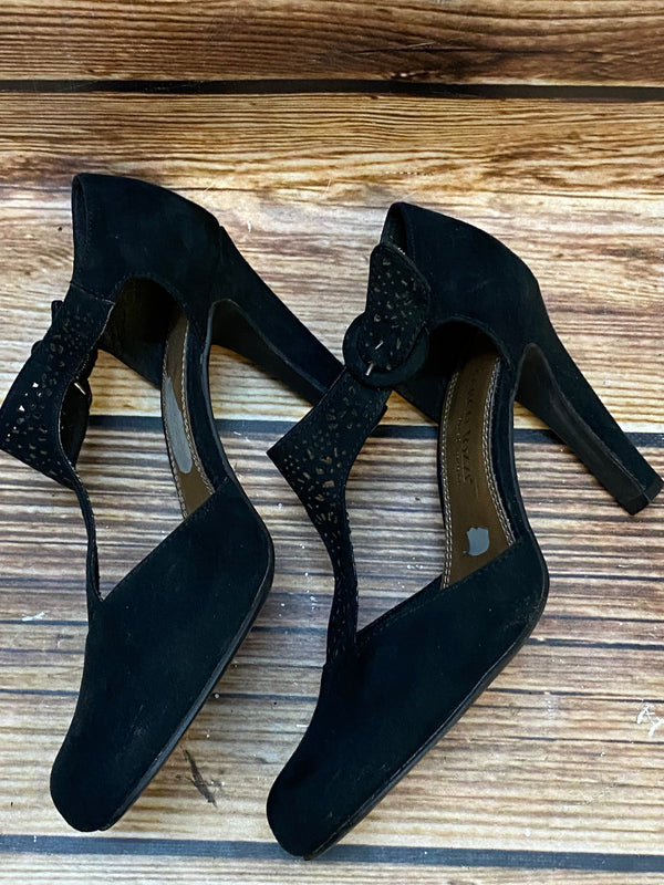 „Vintage Schuhe Damen schwarz T-Steg Pumps Größe 38 mit Cut-Out Muster“