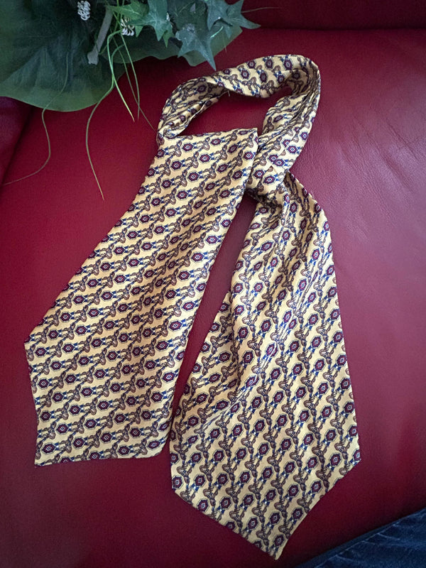 Vintage Seidenkrawatte in Gelb mit Retro-Muster und Pferdemotiv, 20er-Jahre-Stil.