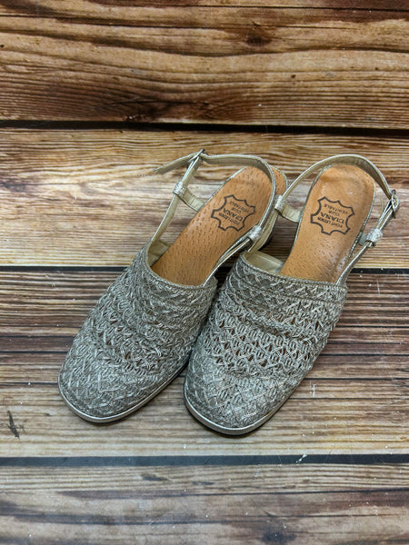 „Silberne Vintage Slingpumps von Diana mit geflochtenem Obermaterial“