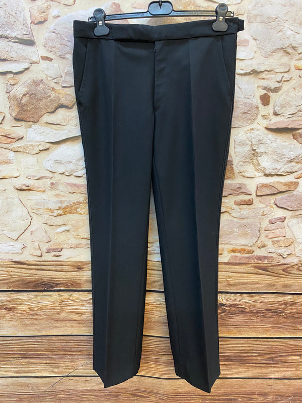 „Vintage Smokinghose Vorderansicht schwarz mit verstellbarem Bund elegante Herrenhose“