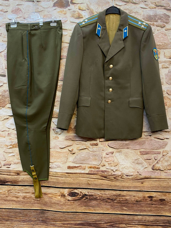Komplettes sowjetisches Uniform-Set Größe 50, Jacke und Hose.