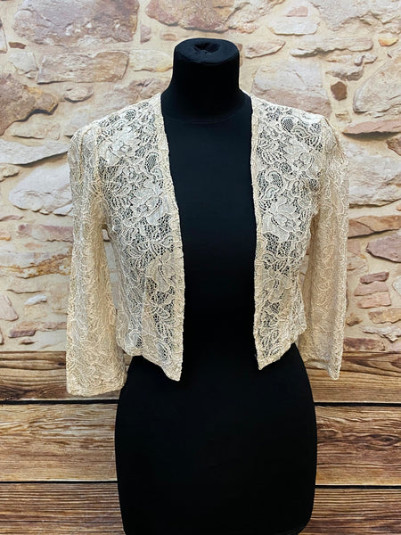 „Vintage Spitzenbolero creme 1970er florale Spitze Damen vorne“