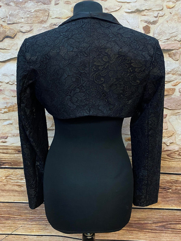 „Rückansicht schwarzer Vintage Spitzen-Bolero Damen“
