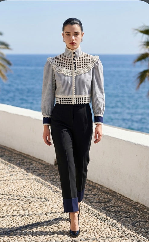 „Vintage Damen Spitzenjacke blau weiß gestreift mit Lochspitze Handmade“