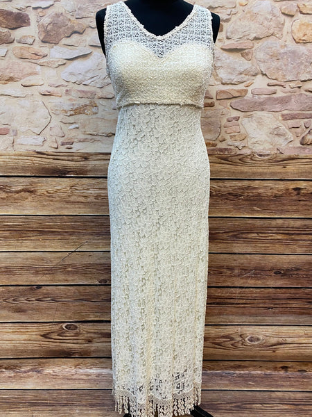 „1970er Vintage Spitzen-Abendkleid in Creme bodenlang Größe 38 mit filigranem Häkel-Oberteil“