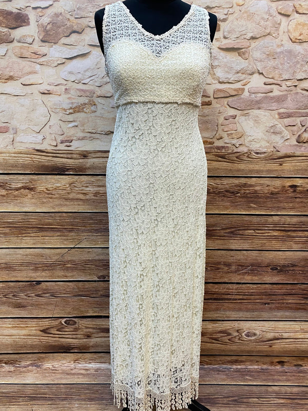 „1970er Vintage Spitzen-Abendkleid in Creme bodenlang Größe 38 mit filigranem Häkel-Oberteil“