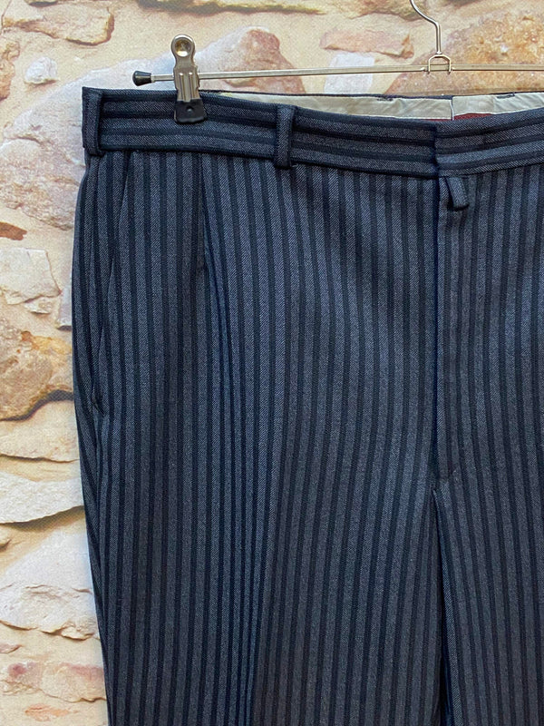 Bund und seitliche Tasche der Vintage Stresemannhose