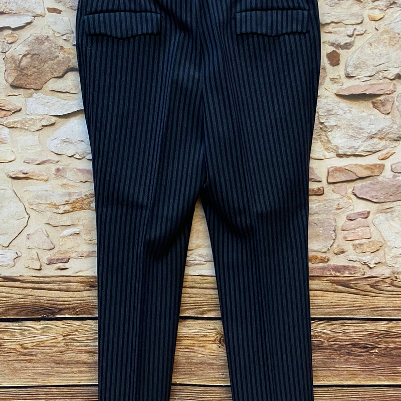 Rückseite der gestreiften Stresemannhose mit Pattentaschen