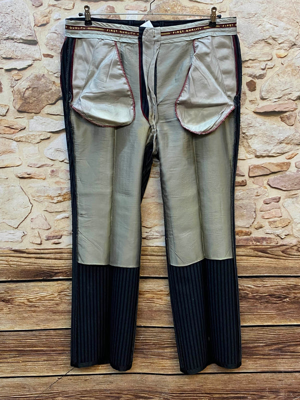 Innenansicht der Stresemannhose mit abgefütterten Hosenbeinen
