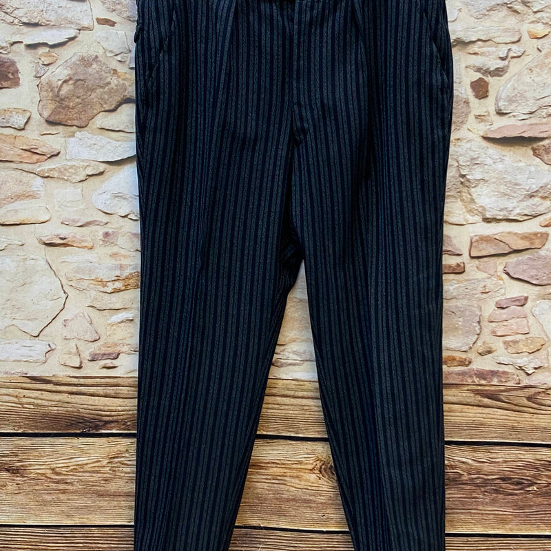 Vorderseite der gestreiften Stresemannhose für Herren