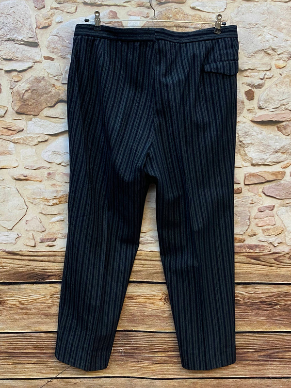 Rückseite der Vintage Stresemannhose mit Pattentaschen
