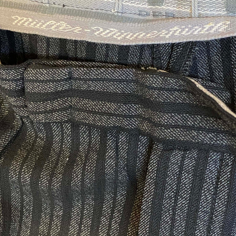 Kennzeichnung für reine Wolle im Bund der Stresemannhose