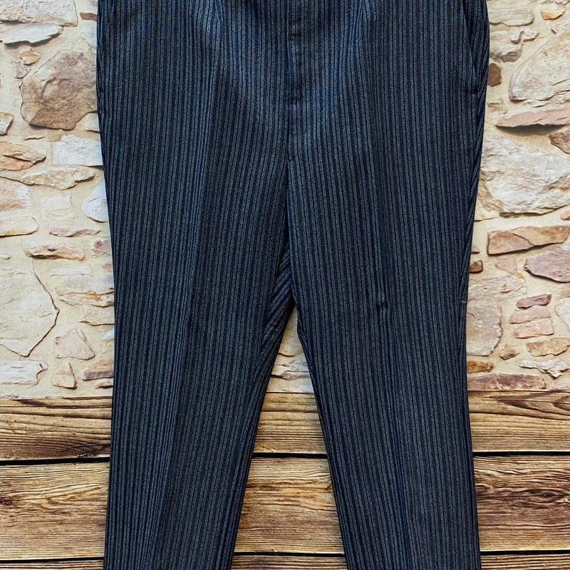 Vorderseite der gestreiften Stresemannhose für Herren