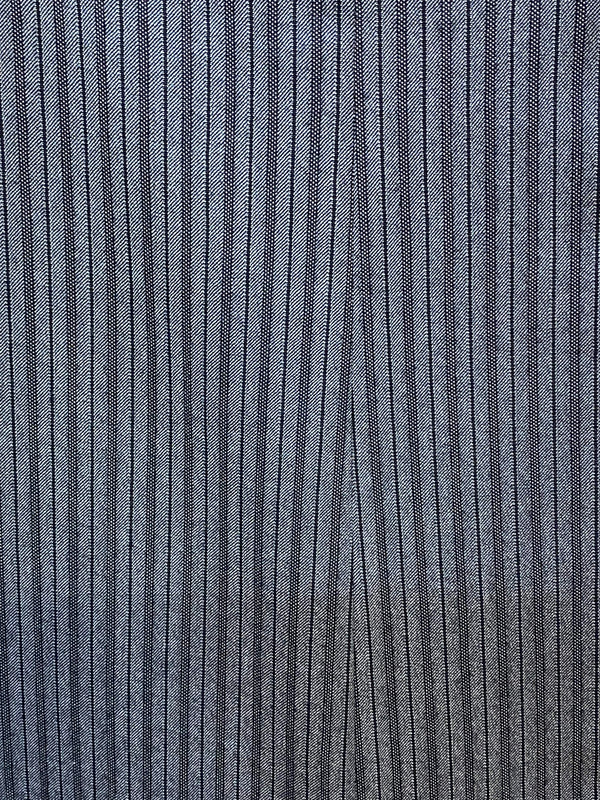 Detailaufnahme des grau-schwarzen Streifenmusters
