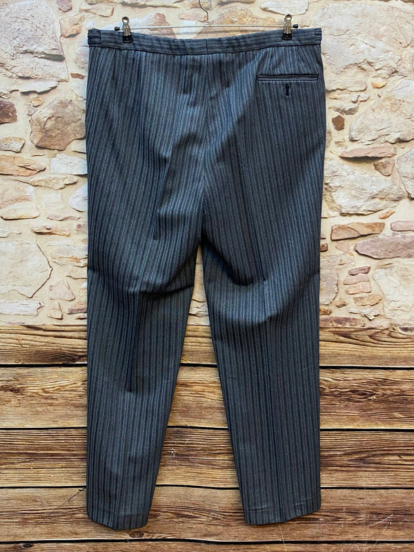Rückseite der grau-schwarzen Stresemannhose