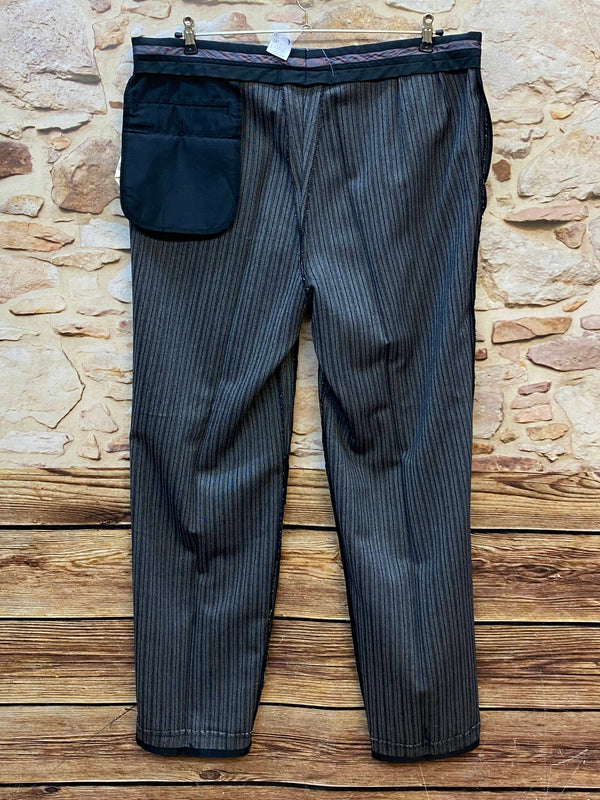 Innenansicht der gestreiften Herren-Stresemannhose