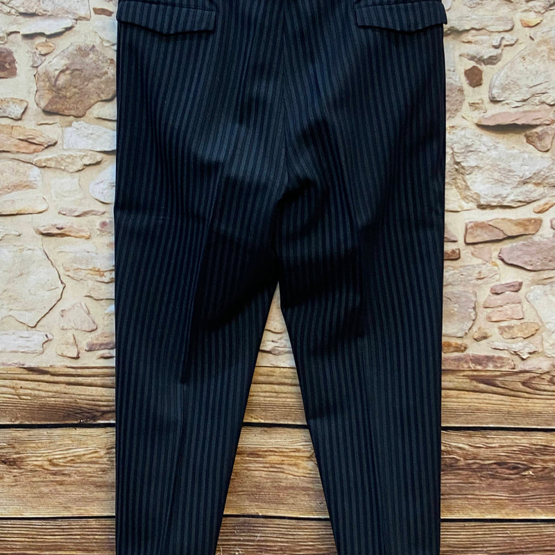 Rückseite der gestreiften Herren-Stresemannhose