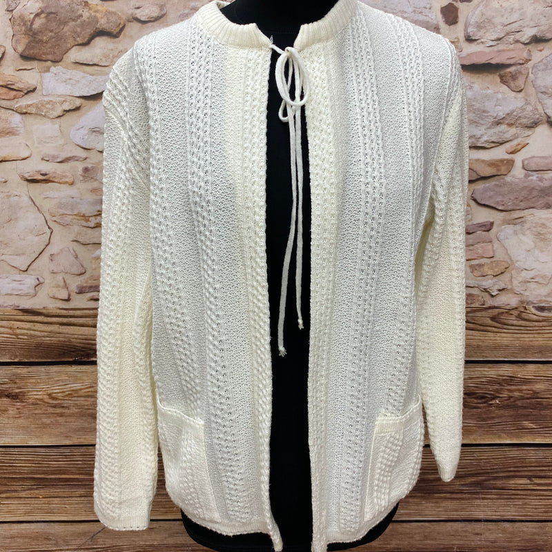 Cremefarbene Vintage Damen-Strickjacke Größe 42 aus den 80er/90er Jahren, klassischer Stil, ideal für Tracht, Brautkleid oder Alltag, guter Zustand.