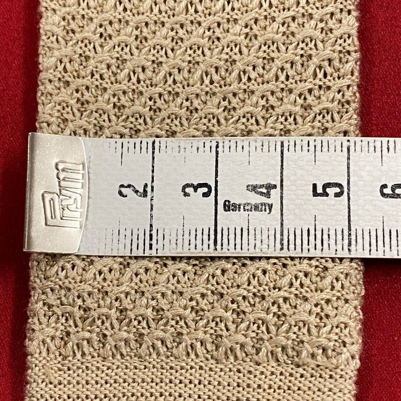 „Schmale Vintage Strickkrawatte beige mit Maßband zur Breitenangabe“