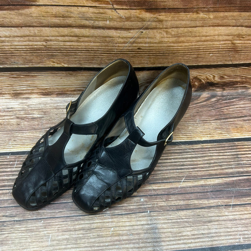 Bild-Alt-Text:
„Vintage Damen T-Steg Schuhe aus schwarzem Echtleder im 20er Jahre Stil – Größe 39 mit Flechtoptik und Blockabsatz“