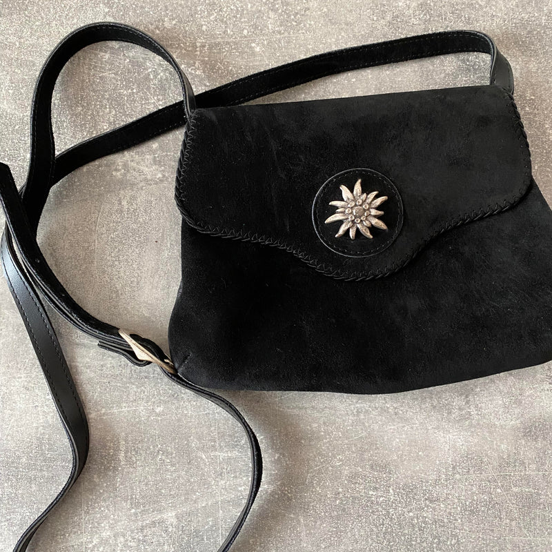 Vintage Trachten-Handtasche in Schwarz mit silberfarbener Edelweiß-Applikation und Schulterriemen