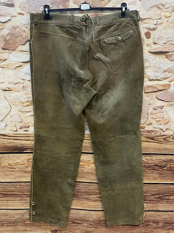 „Trachten Lederhose Herren Rückansicht grün mit Schnürung Bund“