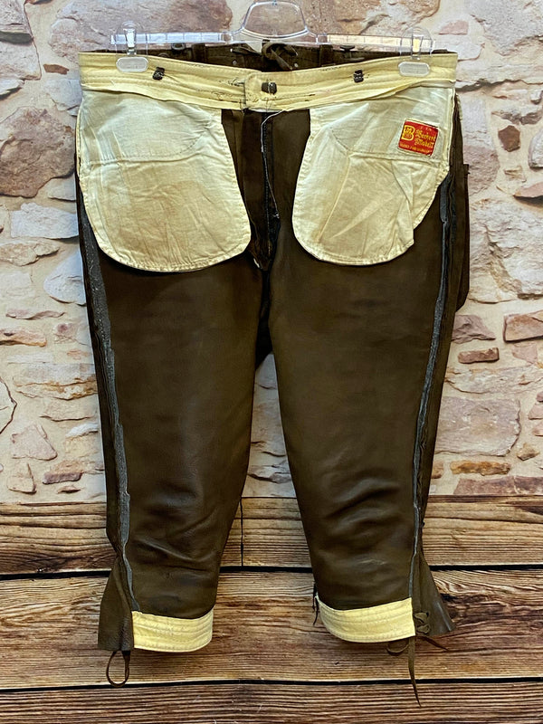 „Innenseite einer Beckert Moden Lederhose mit hellem Futter und Echtleder Verarbeitung“