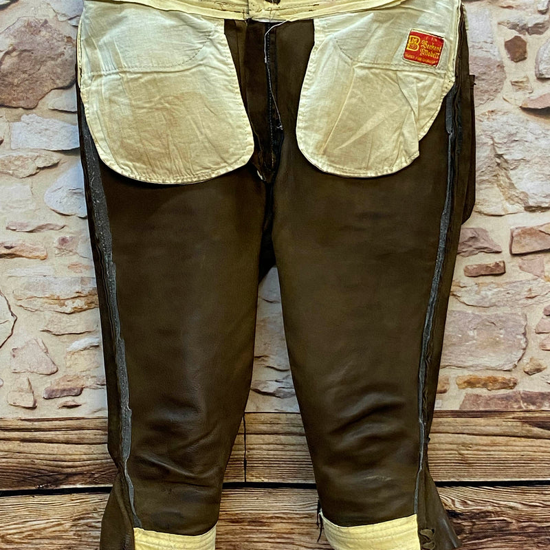 „Innenseite einer Beckert Moden Lederhose mit hellem Futter und Echtleder Verarbeitung“