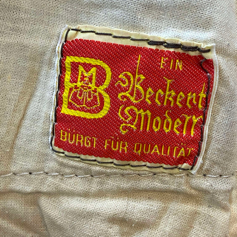 „Etikett Beckert Moden in einer hochwertigen Vintage Trachtenlederhose“