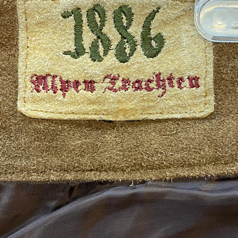 „Etikett 1886 Alphorn Trachten in einer hochwertigen Vintage Lederhose“