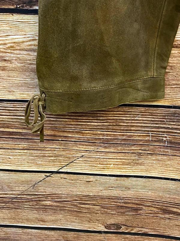 „Kniebund Lederhose Herren olivbraun mit Schnürung Detail“