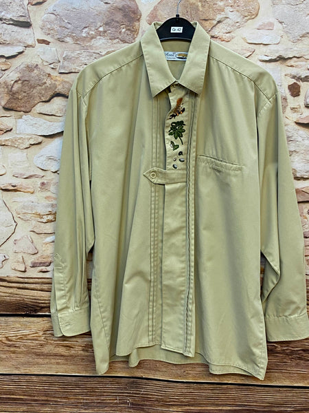 „Vintage Trachtenhemd für Herren in Beige mit bestickter Frontleiste“