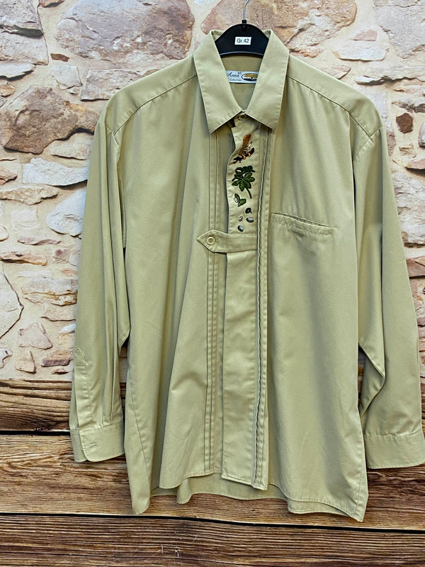 „Vintage Trachtenhemd für Herren in Beige mit bestickter Frontleiste“