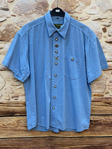 „Vintage Trachtenhemd Herren blau mit Hirsch Stickerei Vorderansicht“