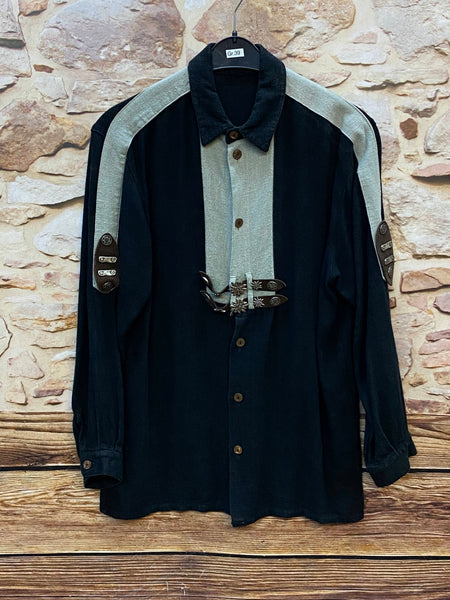 „Vintage Trachtenhemd für Herren in Schwarz mit naturweißem Kontrasteinsatz“
