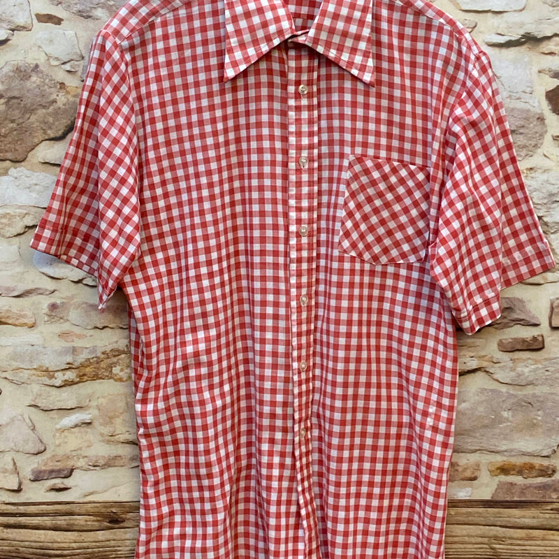 „Vintage Trachtenhemd Herren rot weiß kariert in Größe 39 mit Kurzarm und Brusttasche Vorderansicht“