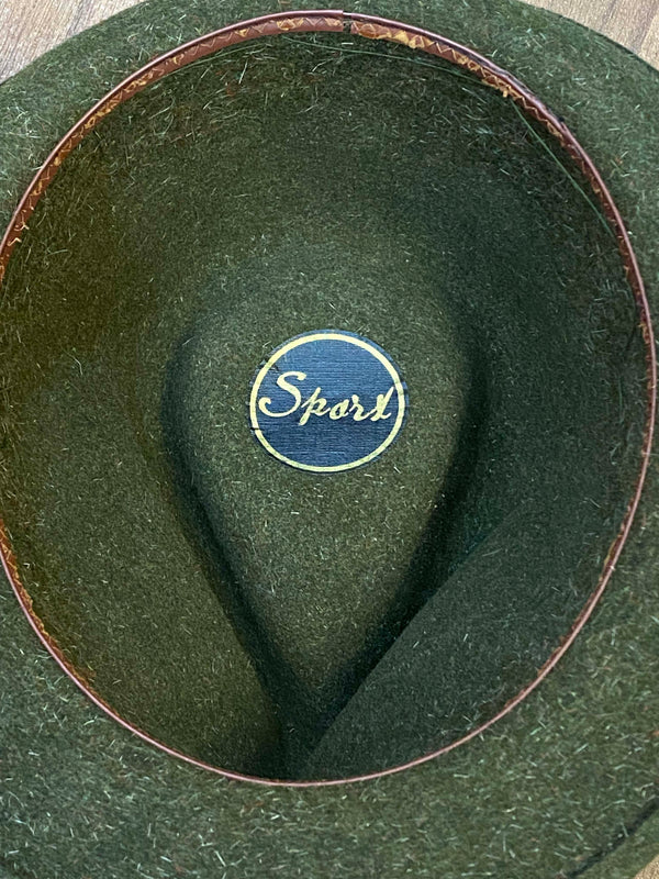 „Innenansicht Vintage Trachtenhut grün mit Markenlabel Sport ohne Schweißband“