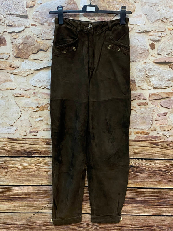 Lange Vintage Trachtenlederhose für Damen in Dunkelbraun aus Leder, Vorderansicht