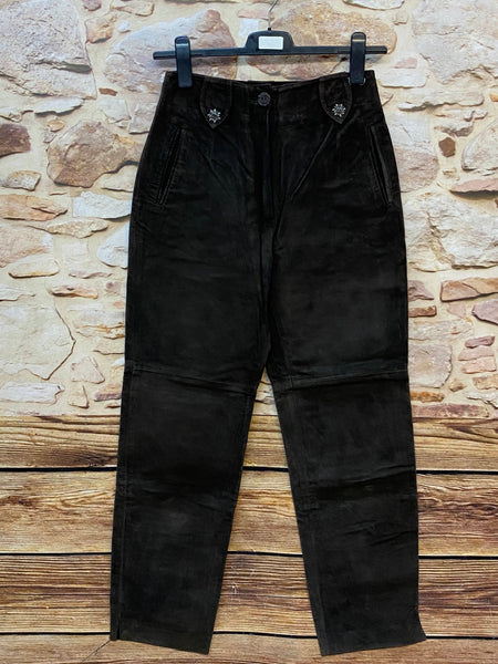Lange Vintage Trachtenlederhose für Damen in Dunkelbraun aus Leder, Vorderansicht