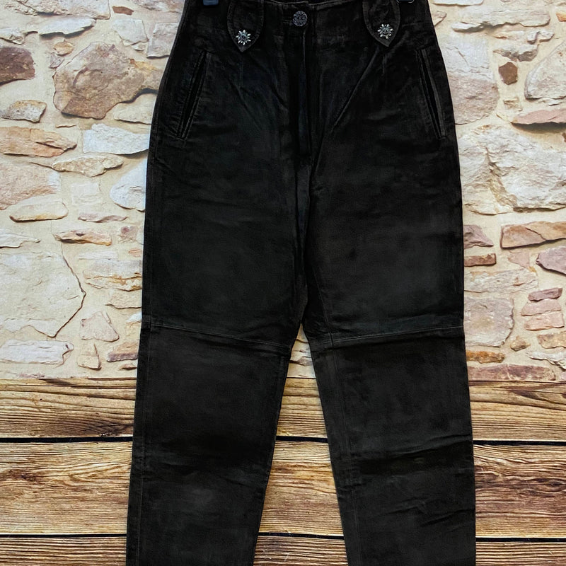 Lange Vintage Trachtenlederhose für Damen in Dunkelbraun aus Leder, Vorderansicht