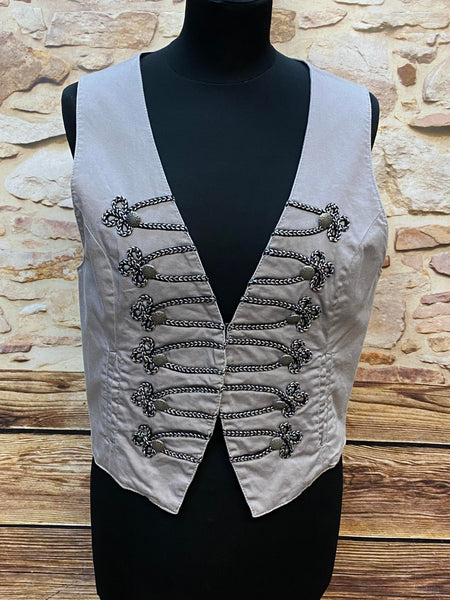 „Vintage Trachtenweste in Grau mit dekorativen Posamenten, Vorderansicht“