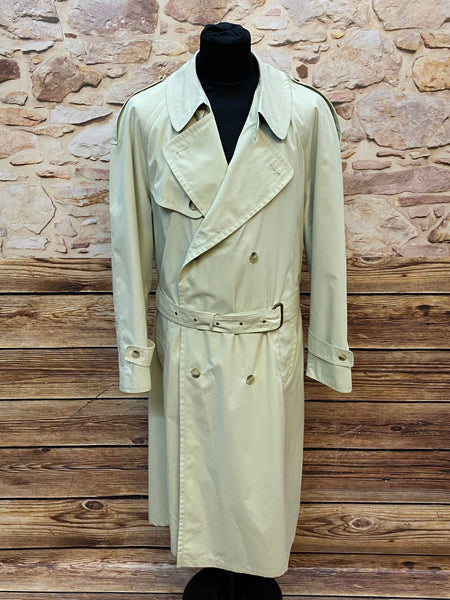 „1980er Vintage Bugatti Trenchcoat in Beige Größe 52 mit Gürtel und doppelreihiger Knopfleiste“