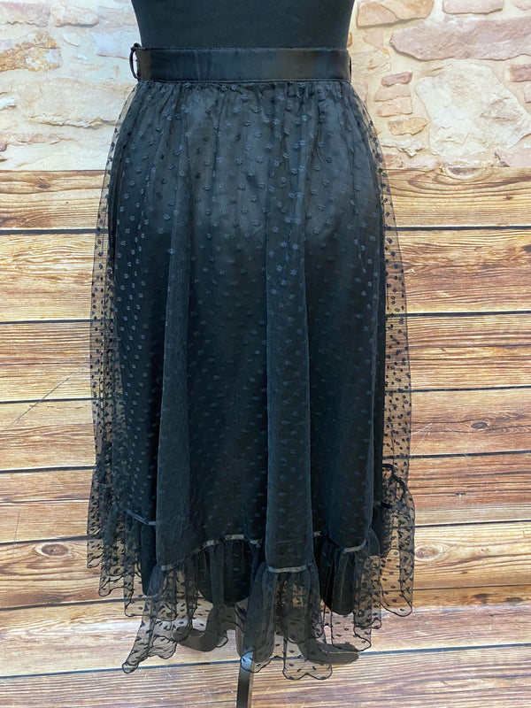 „Bund mit Reißverschluss bei schwarzem Vintage Tüllrock“