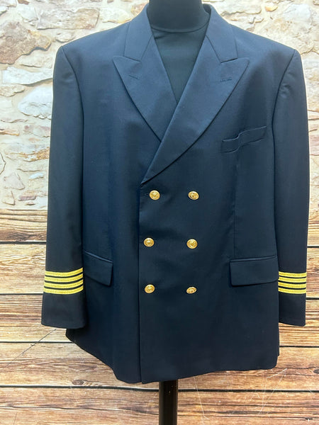 Dunkelblaues Vintage Uniform Sakko mit goldfarbenen Knöpfen und Rangstreifen an den Ärmeln, frontal fotografiert.