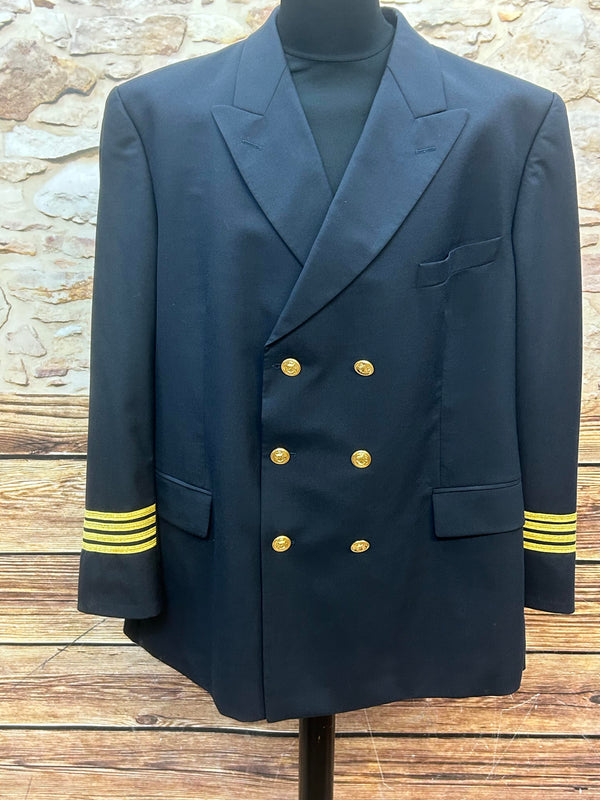 Dunkelblaues Vintage Uniform Sakko mit goldfarbenen Knöpfen und Rangstreifen an den Ärmeln, frontal fotografiert.