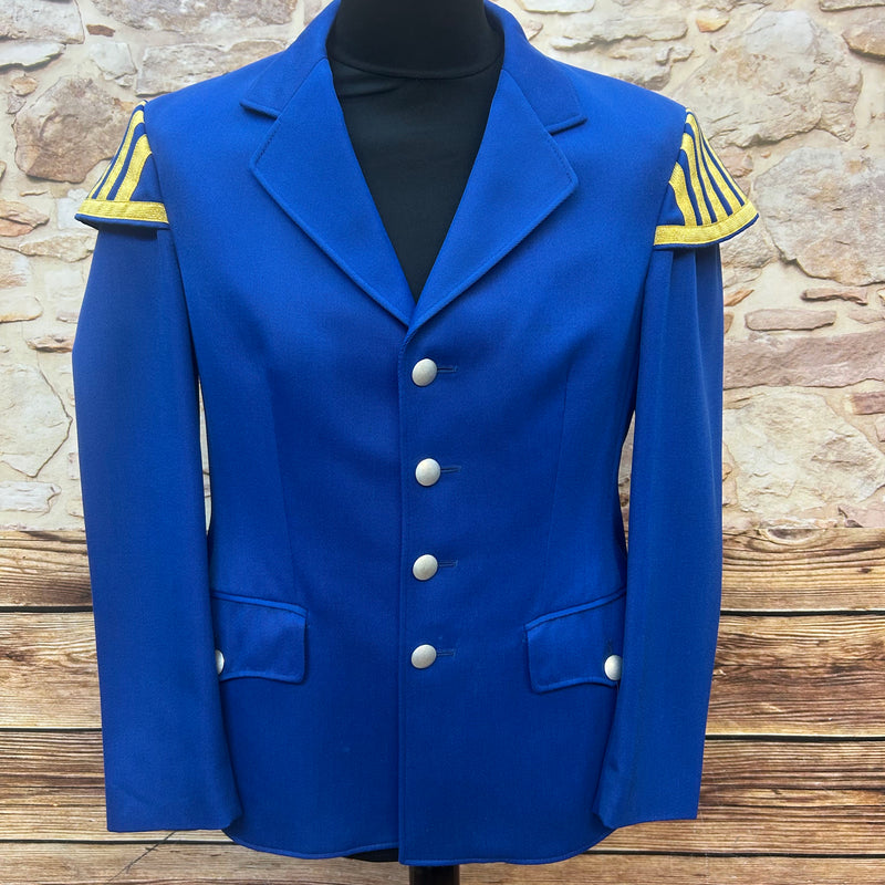 Vorderansicht der blauen Vintage-Uniformjacke mit goldenen Epauletten